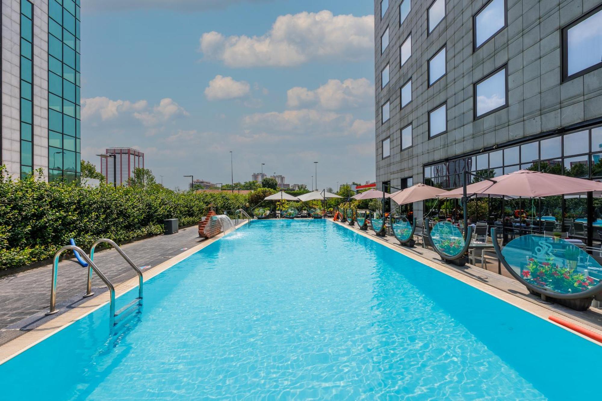 Ih Hotels Milano Lorenteggio — Foto’s 1